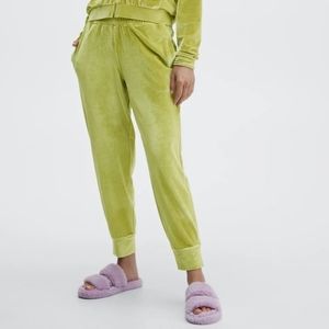 NWT Fabletics Daria Velour Joggers Medium Lime Green